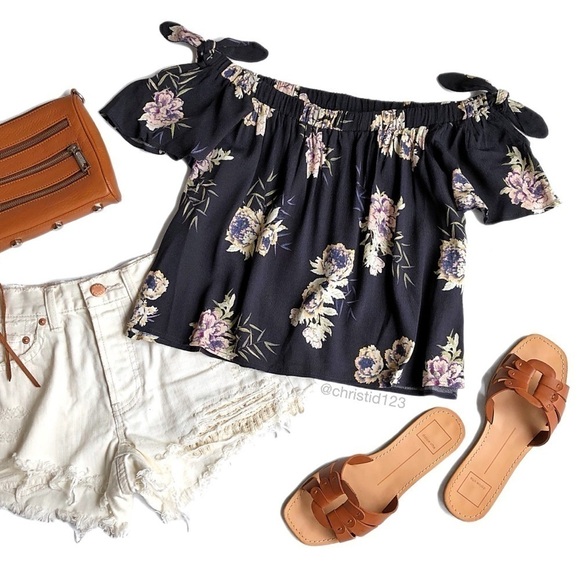 ASTR Cropped Floral Top - Picture 1 of 8
